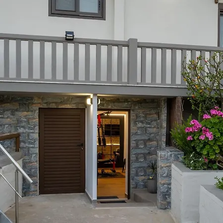 Santy - Gerani Holiday home