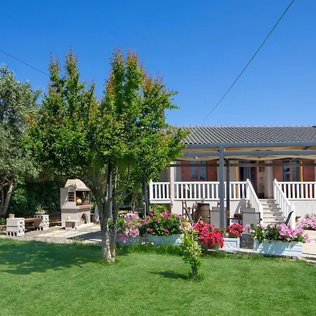 Santy - Gerani Holiday home *