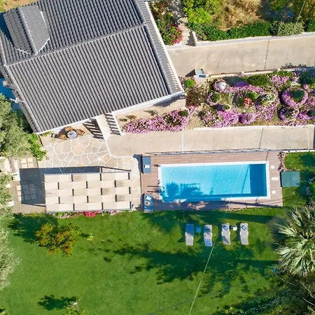 Santy - Gerani Holiday home